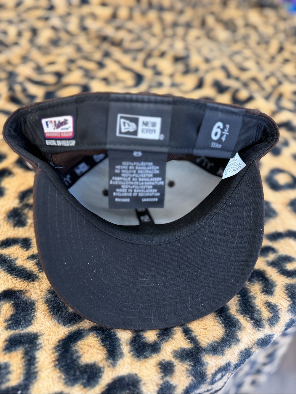 Hat - Men's Accessory - Picture 5 of 6